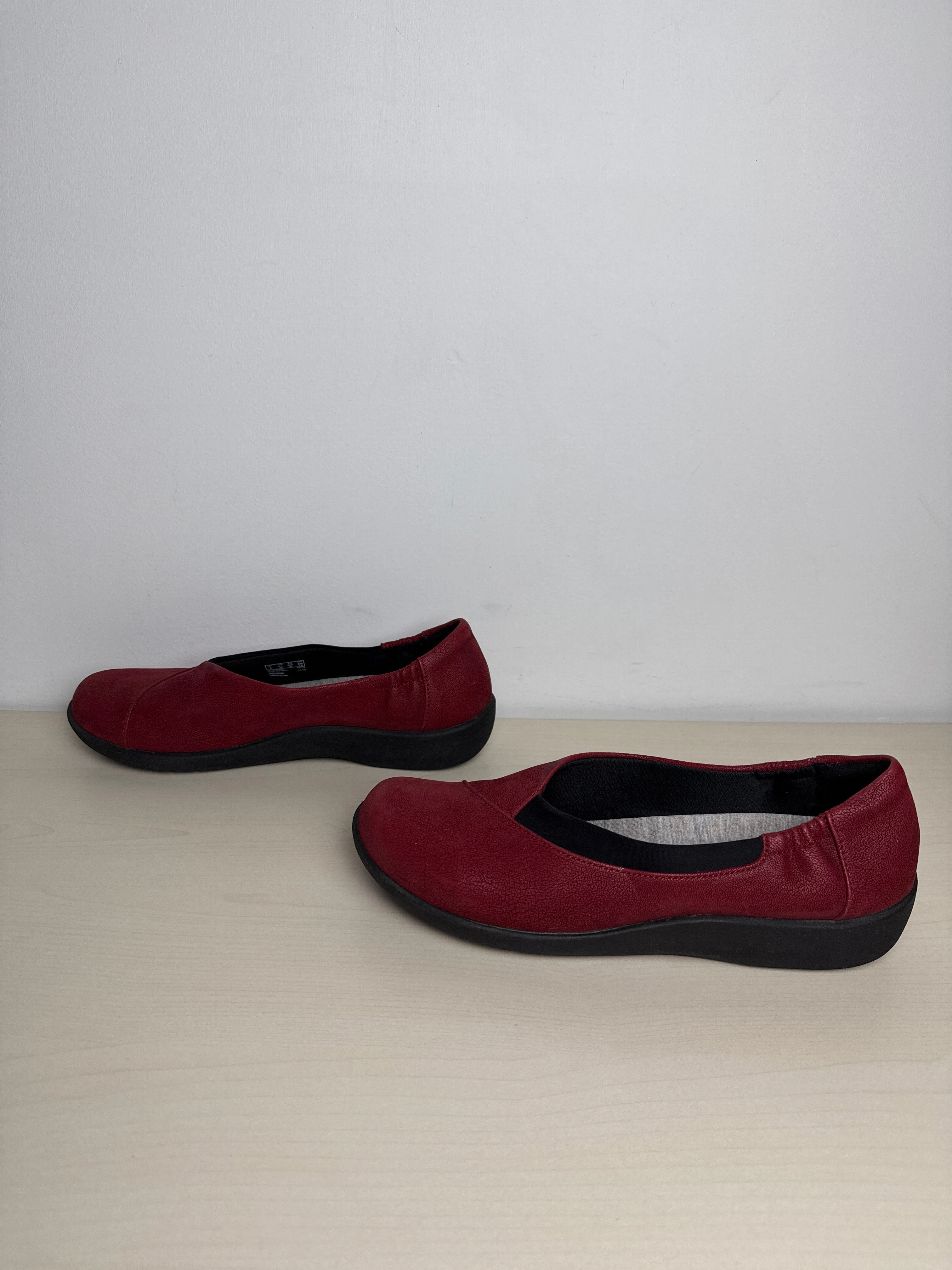 Shoes Flats By Clarks In Red, Size: 8.5 Leather Footwear