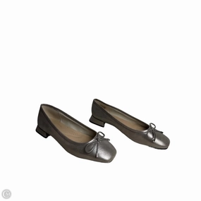 Shoes Flats By Clarks In Silver, Size: 10 Clarks leather shoes for daily wear