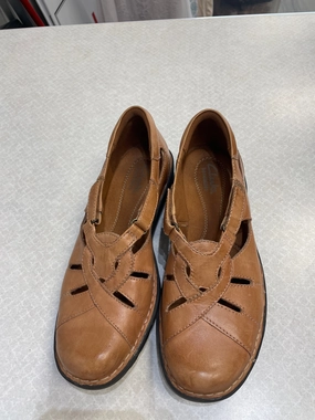 Shoes Flats By Clarks  Size: 6.5 Clarks leather shoes for daily wear