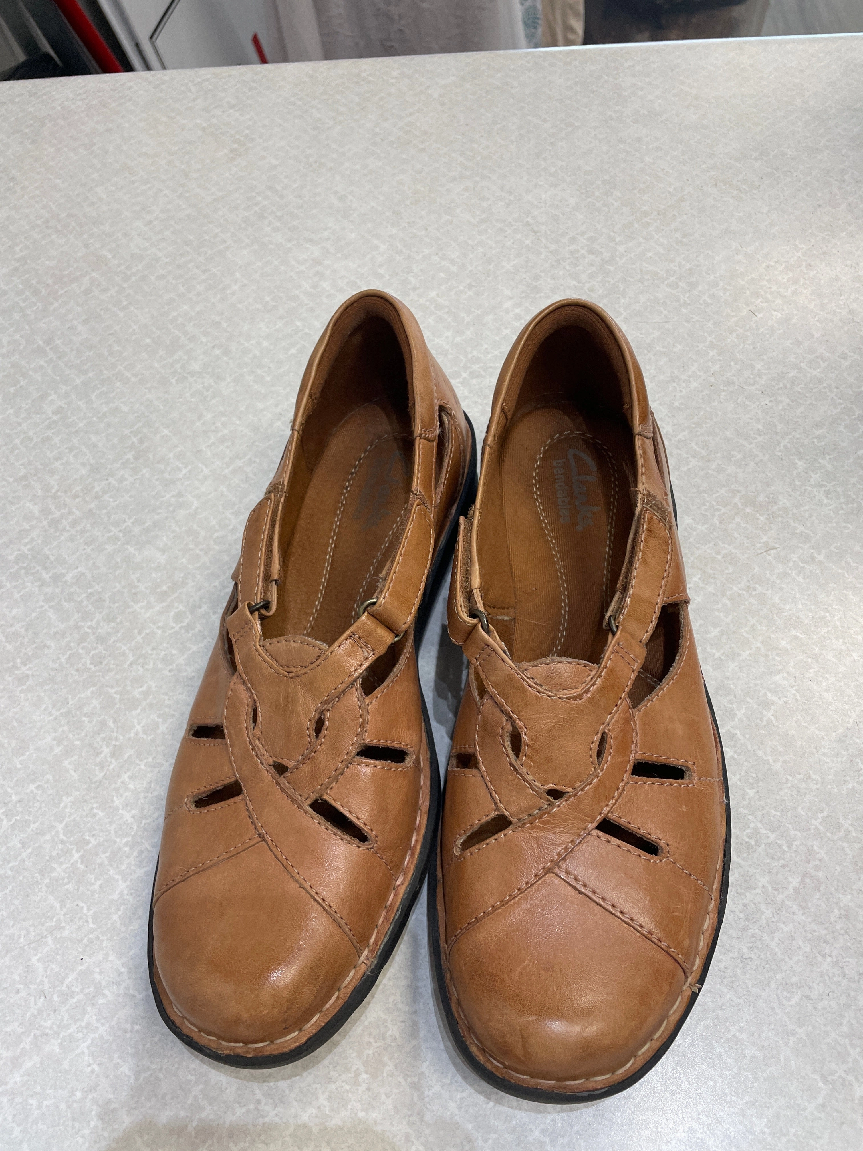Shoes Flats By Clarks  Size: 6.5 Clarks leather shoes for daily wear