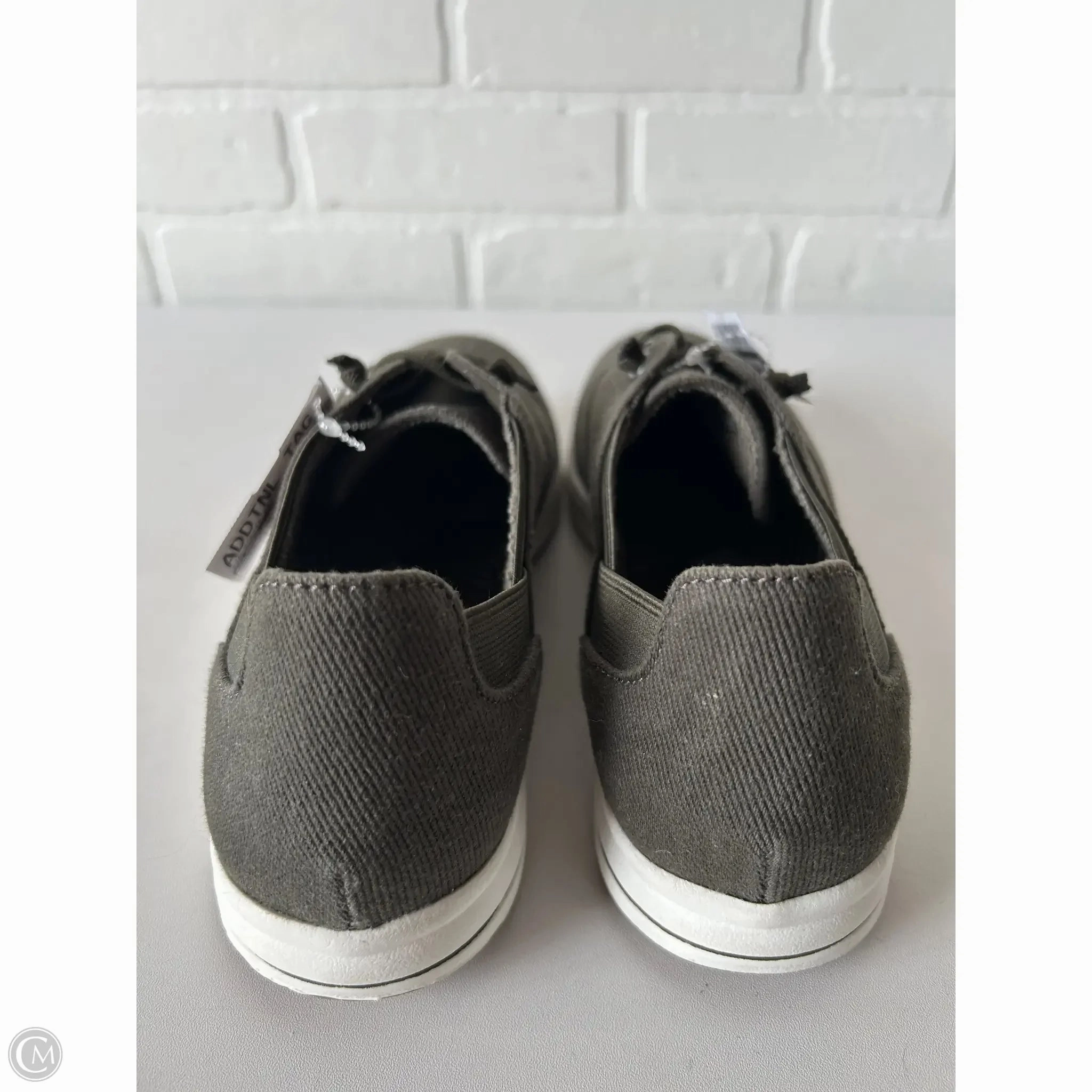Shoes Sneakers By Clarks In Green & White, Size: 9 Leather Footwear