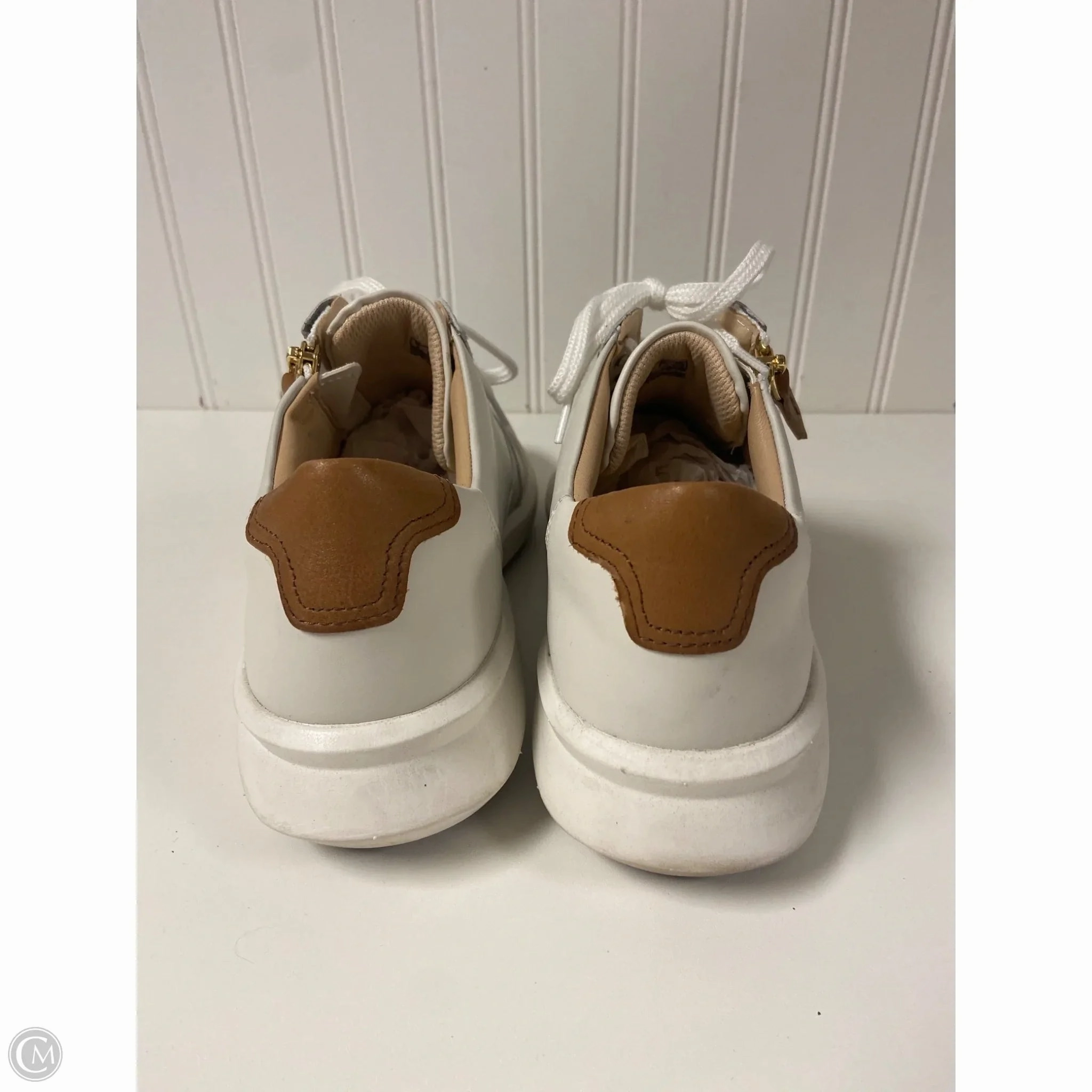 Shoes Sneakers By Clarks In White, Size: 8.5 Leather Footwear