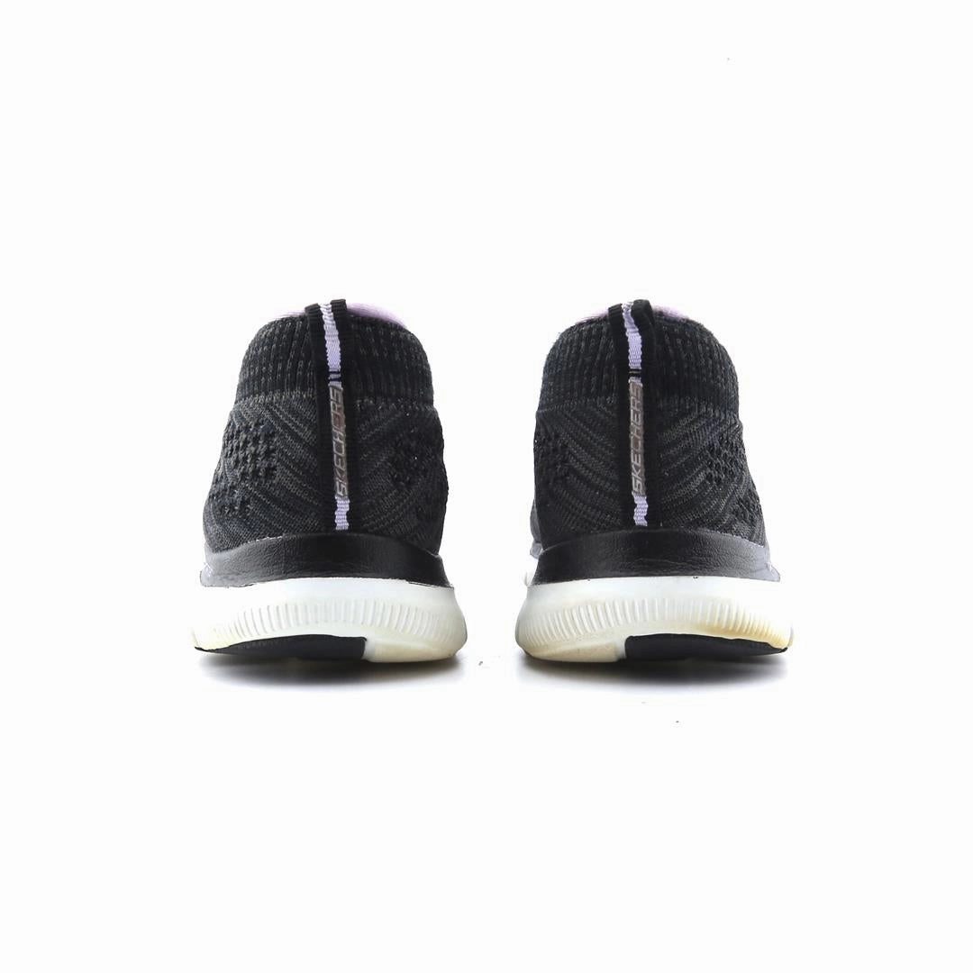 SKECHERS BUNGEE Skechers shoe design snapshots