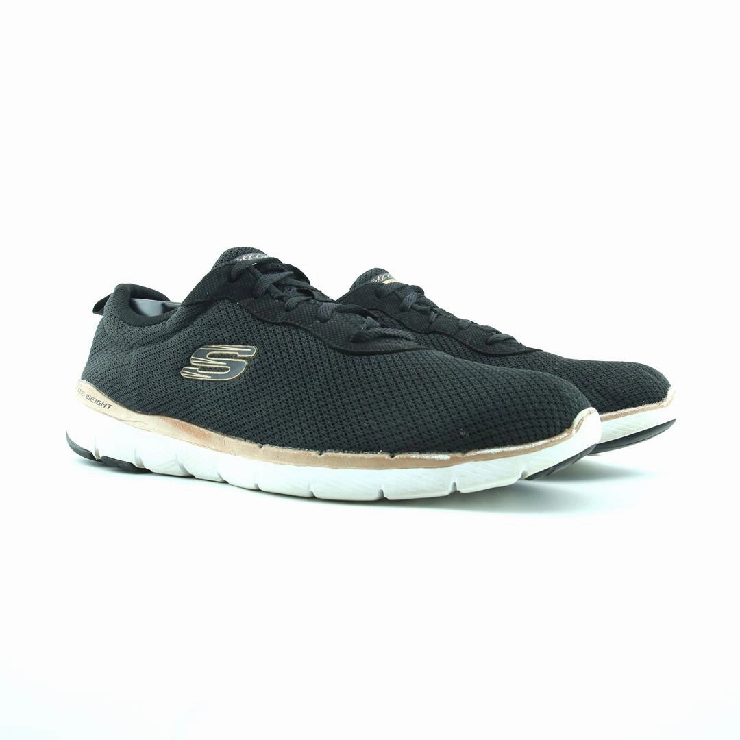 SKECHERS LIGHT WEIGHT Skechers everyday footwear shots