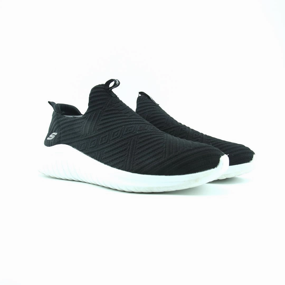 SKECHERS ULTRA FLEX KNIT Skechers everyday footwear shots
