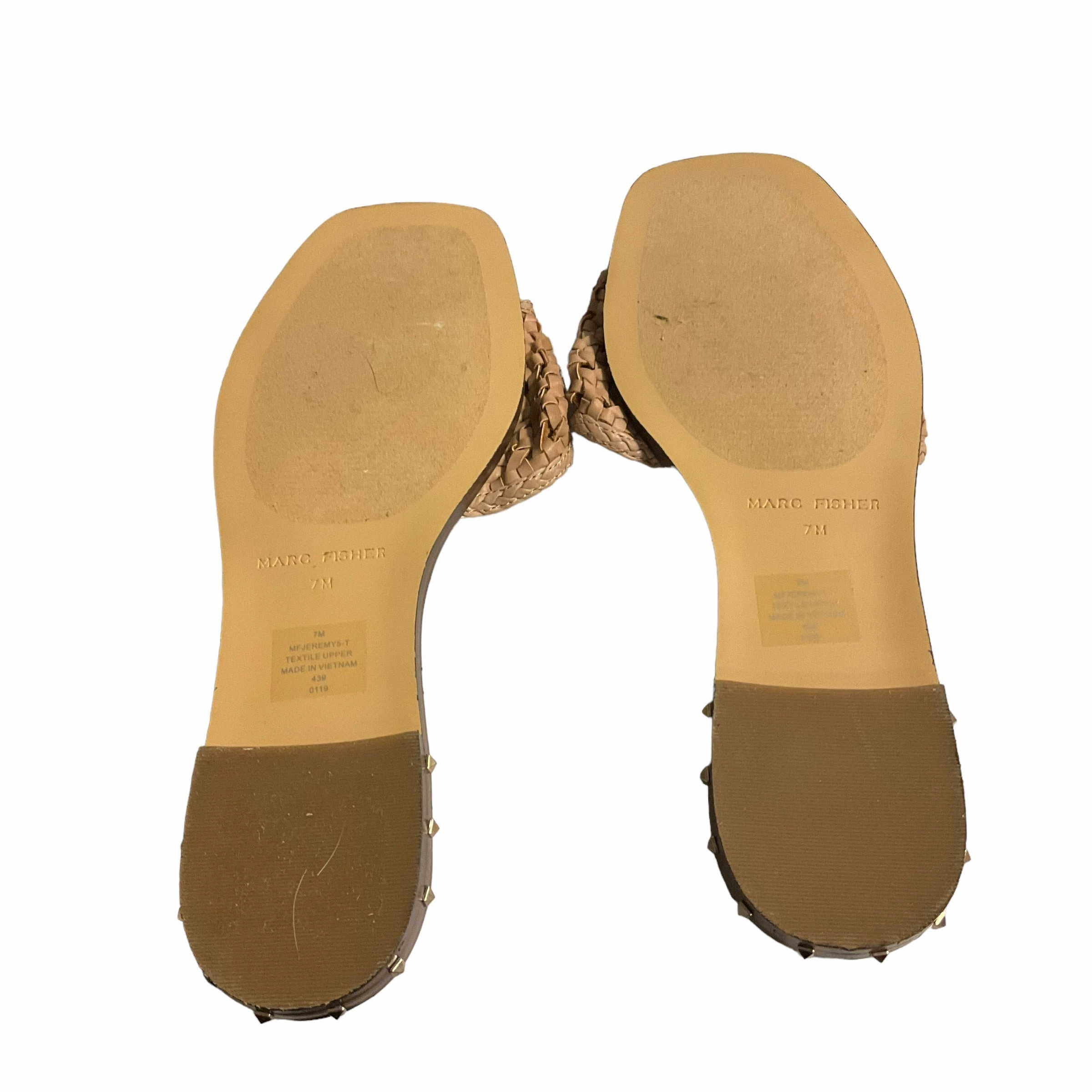 Tan Sandals Flats Marc Fisher, Size 7 Fashion Heels