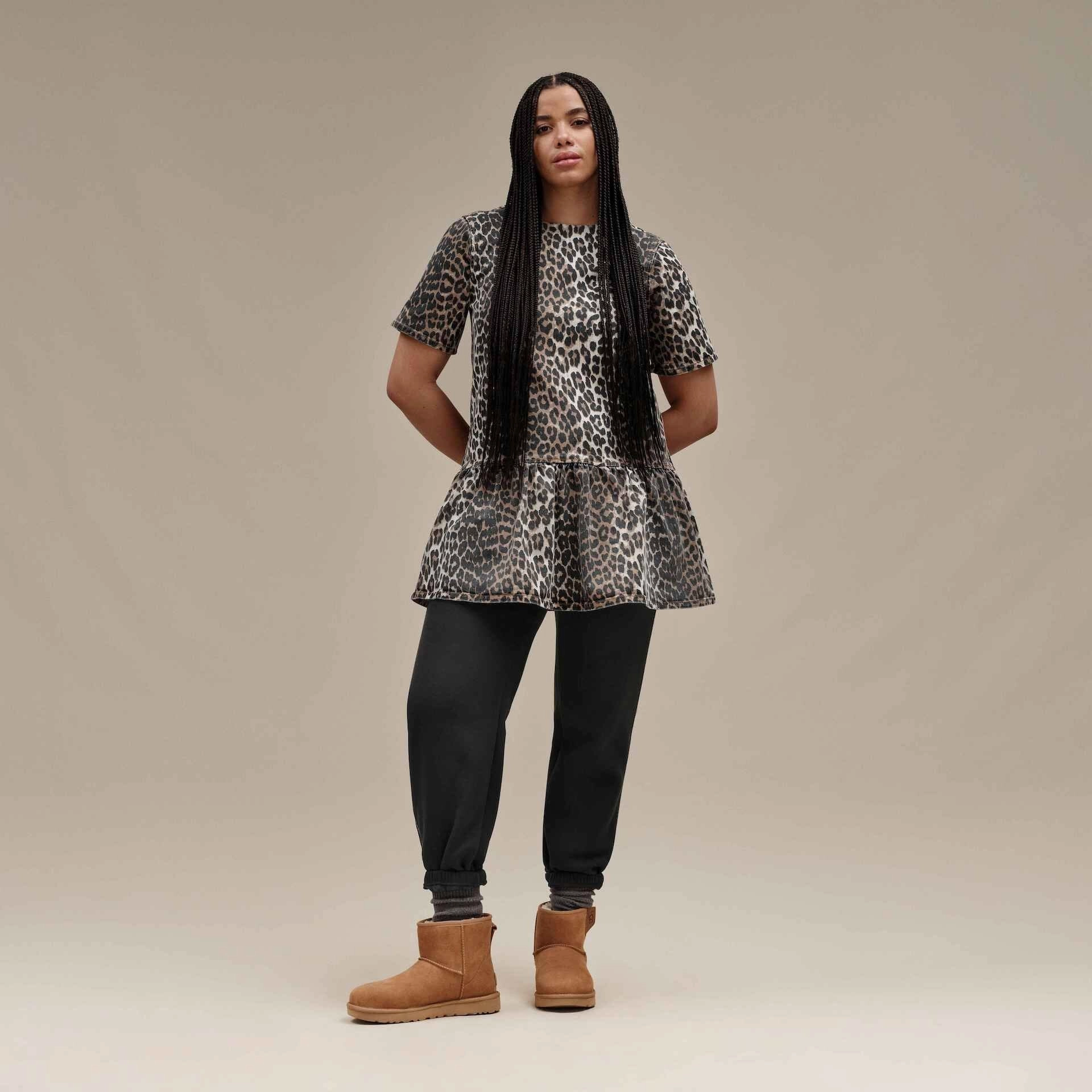 UGG CLASSIC MINI BAILEY ZIP Ugg cozy winter boots