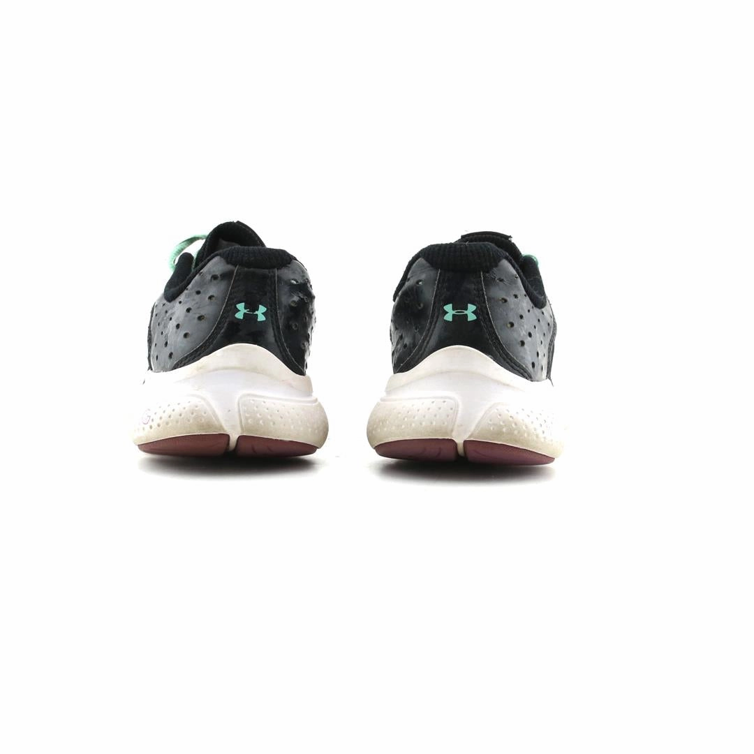 UNDER ARMOUR ASSERT 6 Under Armour trainer close-ups