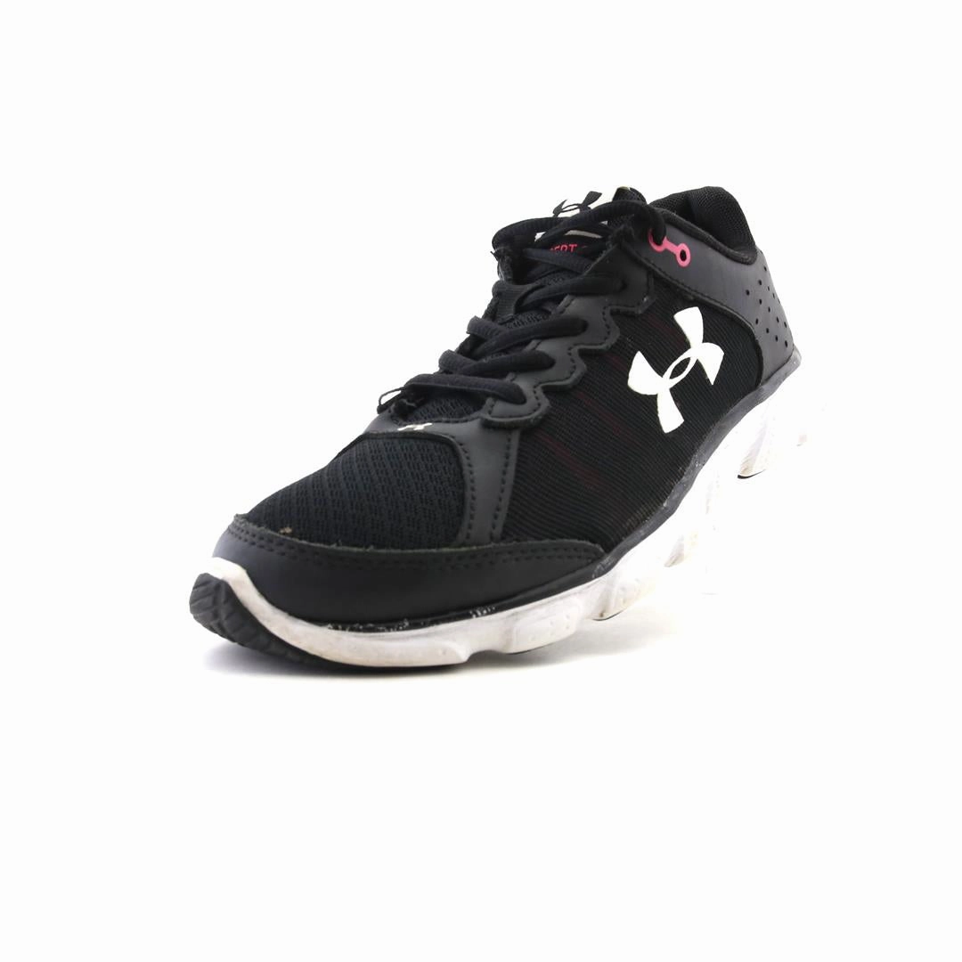 UNDER ARMOUR ASSERT 6 Under Armour trainer close-ups
