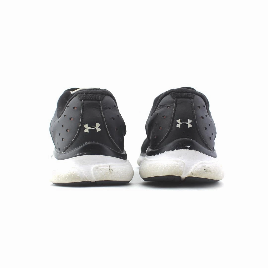 UNDER ARMOUR ASSERT 7 Under Armour trainer close-ups