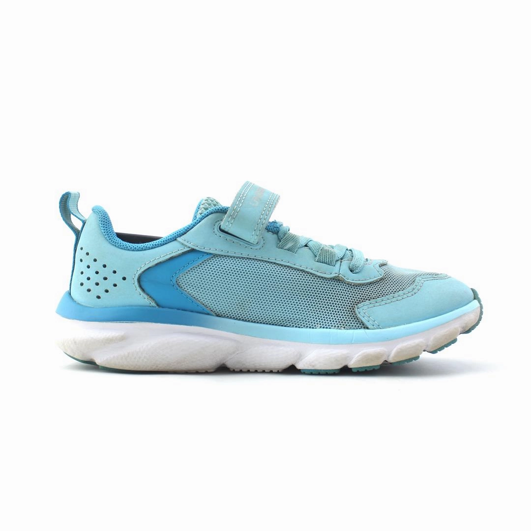 UNDER ARMOUR  ASSERT 9 Under Armour trainer close-ups