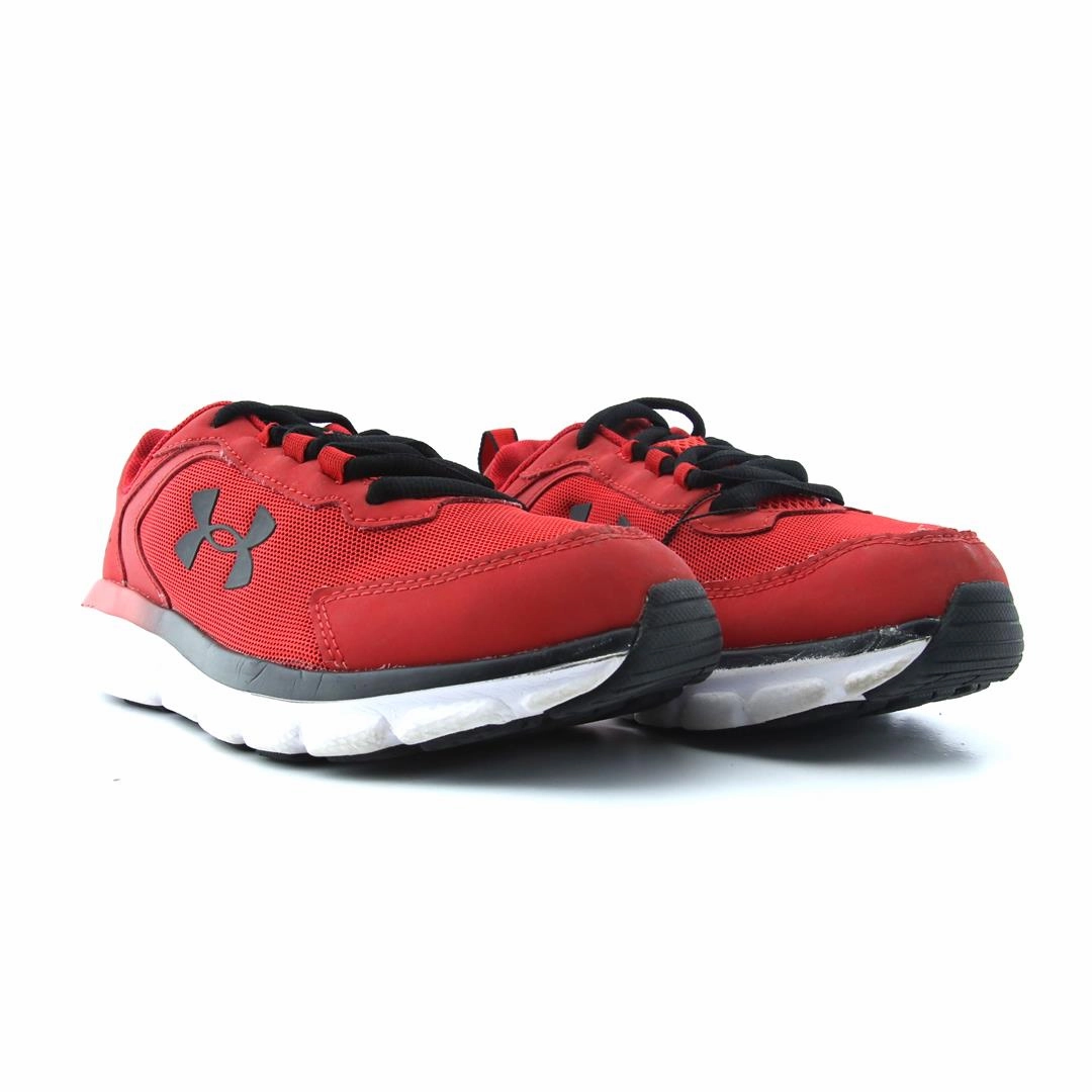 UNDER ARMOUR ASSERT 9 Under Armour trainer close-ups