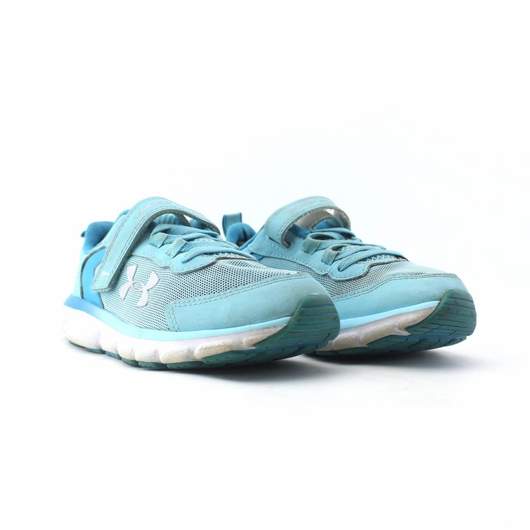 UNDER ARMOUR  ASSERT 9 Under Armour trainer close-ups