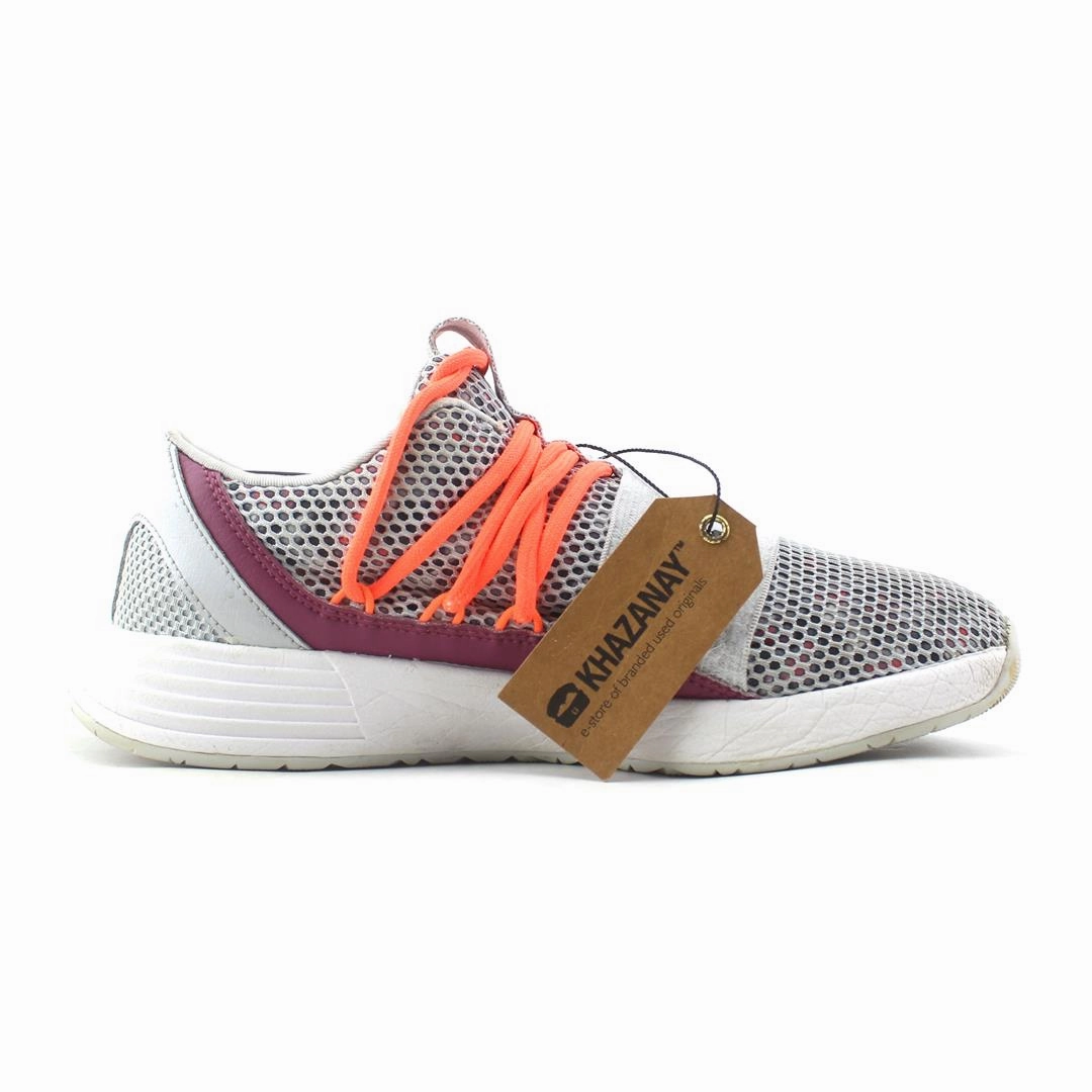 UNDER ARMOUR BREATHE LACE Under Armour trainer close-ups