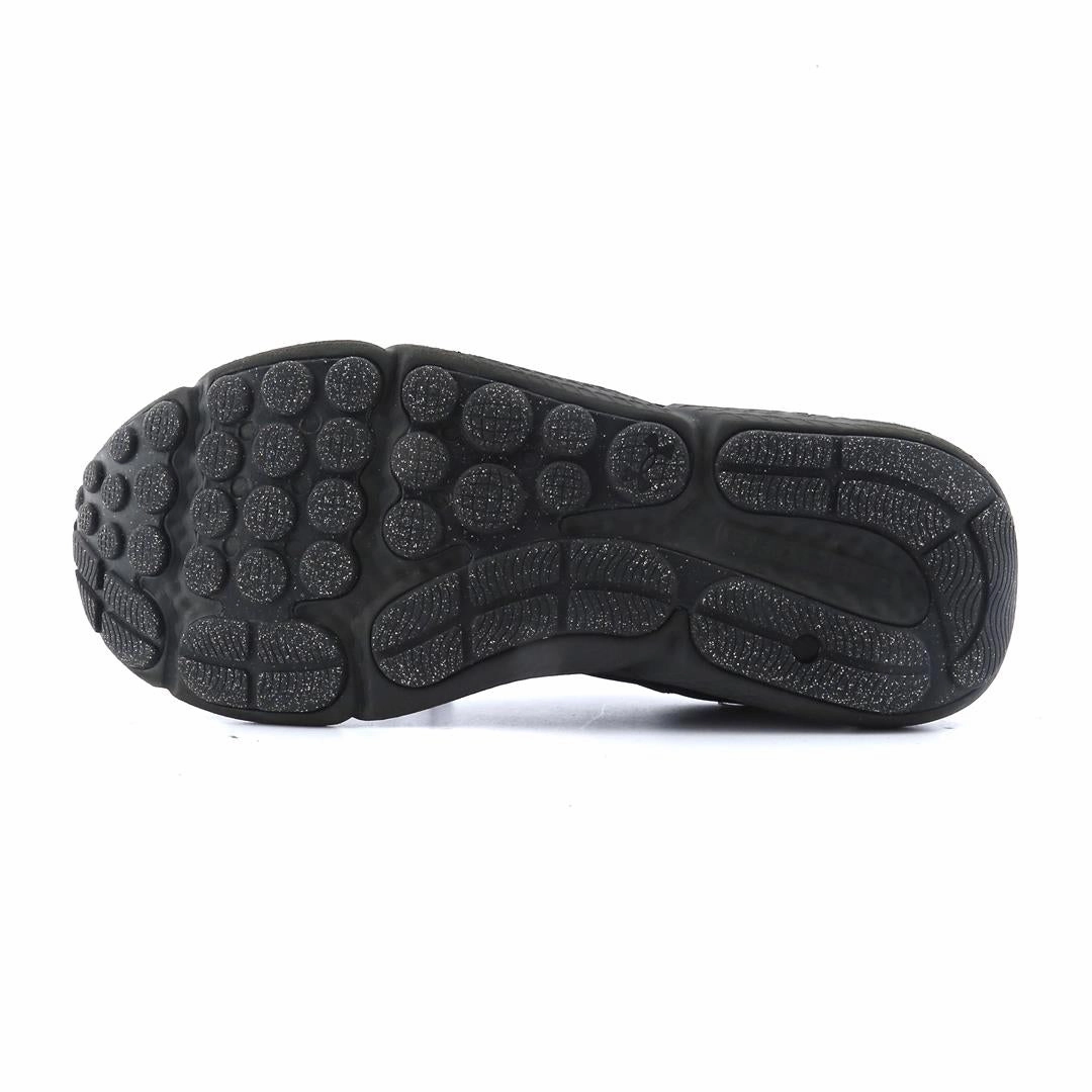 UNDER ARMOUR  CHARGED ASSERT 10 Under Armour trainer close-ups