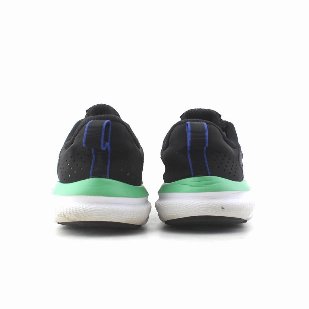 UNDER ARMOUR  CHARGED ASSERT 9 Under Armour trainer close-ups
