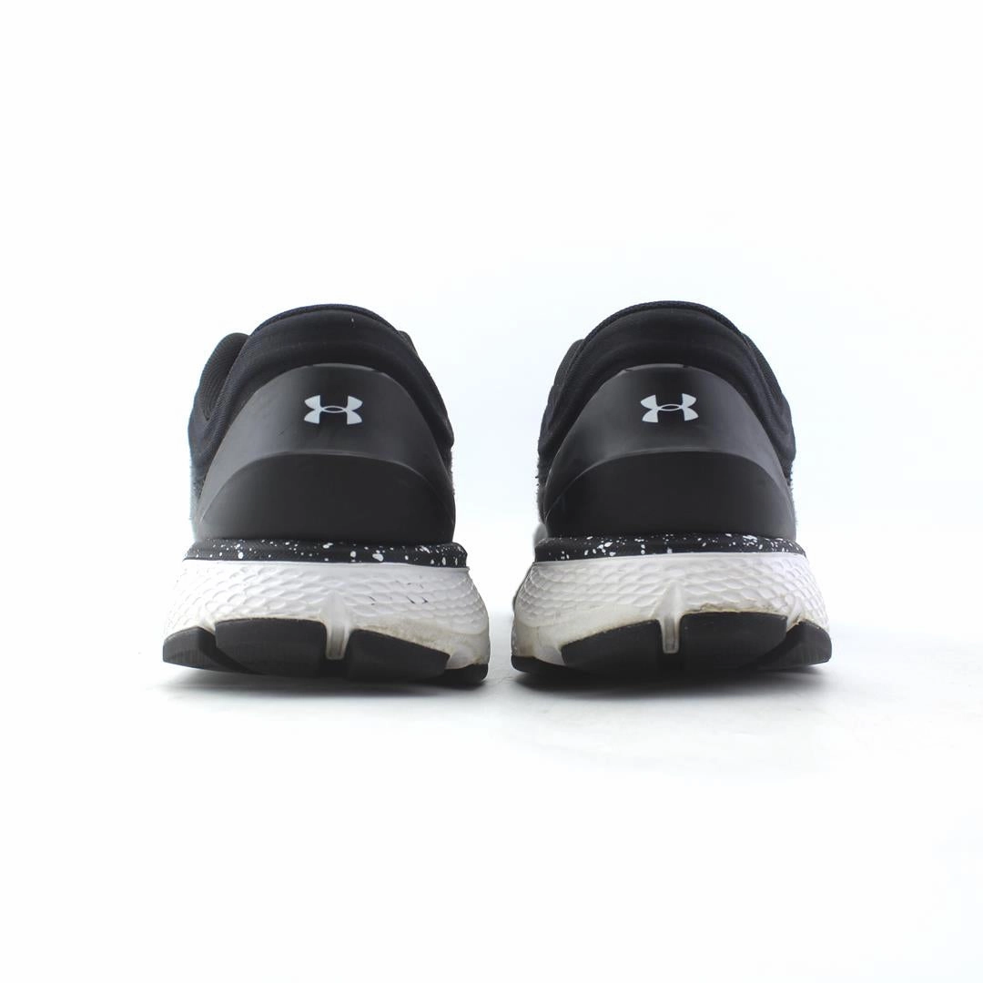 UNDER ARMOUR CHARGED ESCAPE 3 Under Armour trainer close-ups
