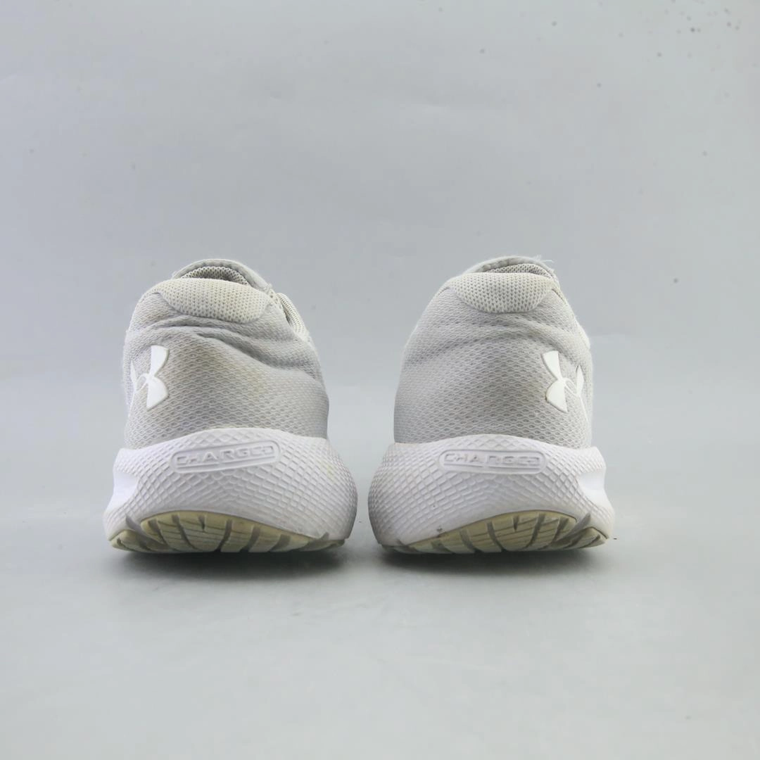 UNDER ARMOUR CHARGED PURSUIT 2 SE Under Armour trainer close-ups