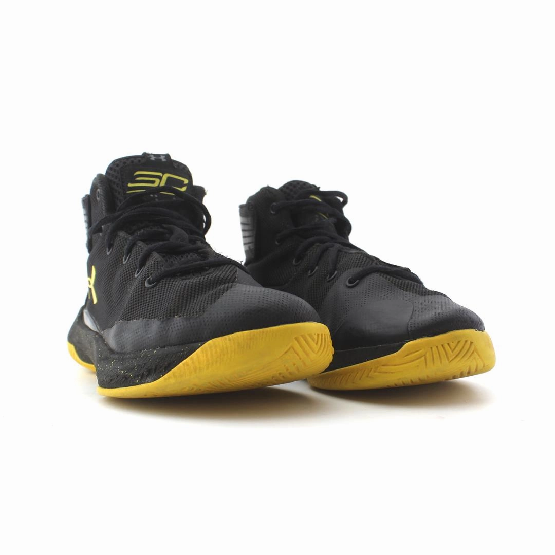 UNDER ARMOUR  CURRY 3ZERO Under Armour trainer close-ups