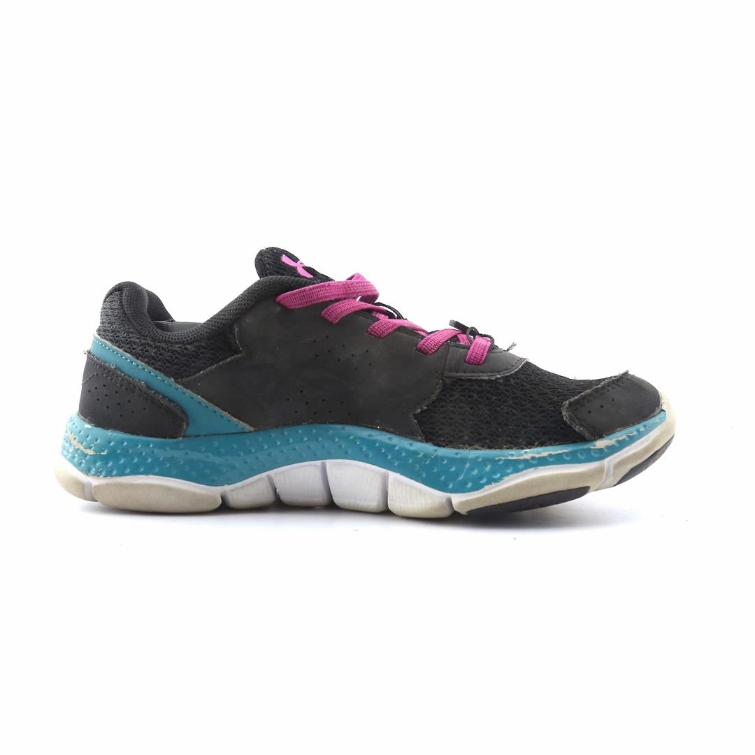 UNDER ARMOUR ENGAGE BL 3 Under Armour trainer close-ups