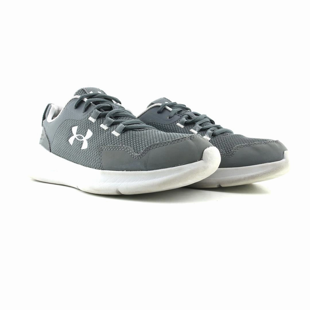 UNDER ARMOUR ESSENTIAL GS Under Armour trainer close-ups
