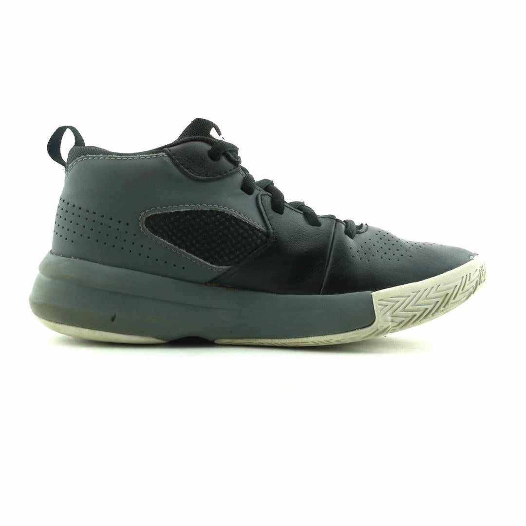 UNDER ARMOUR GS LOCKDOWN 5 Under Armour trainer close-ups