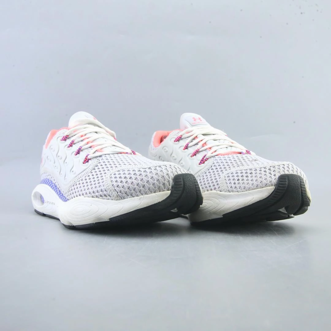 UNDER ARMOUR HOVR REVENANT Under Armour trainer close-ups