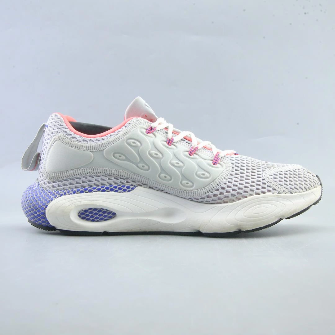 UNDER ARMOUR HOVR REVENANT Under Armour trainer close-ups