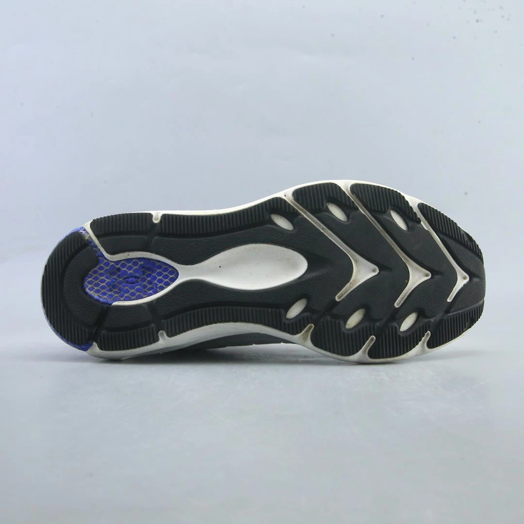 UNDER ARMOUR HOVR REVENANT Under Armour trainer close-ups