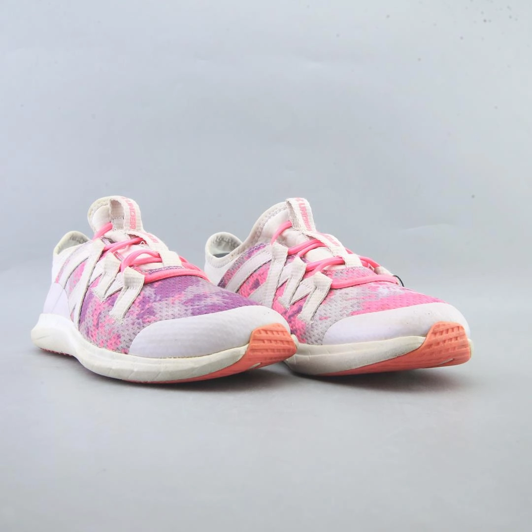 UNDER ARMOUR  INFINITY 3 Under Armour trainer close-ups
