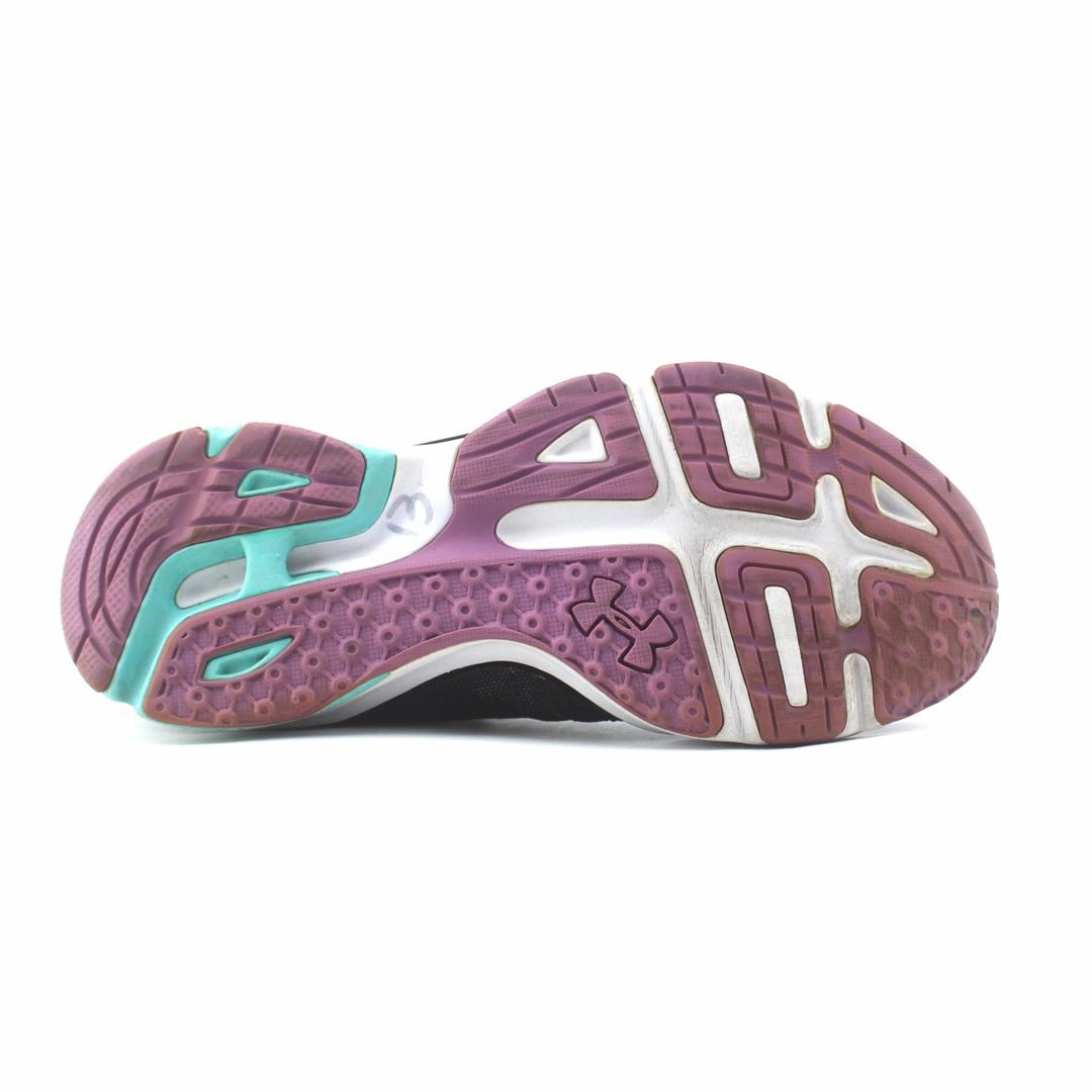 UNDER ARMOUR MICRO G Under Armour trainer close-ups