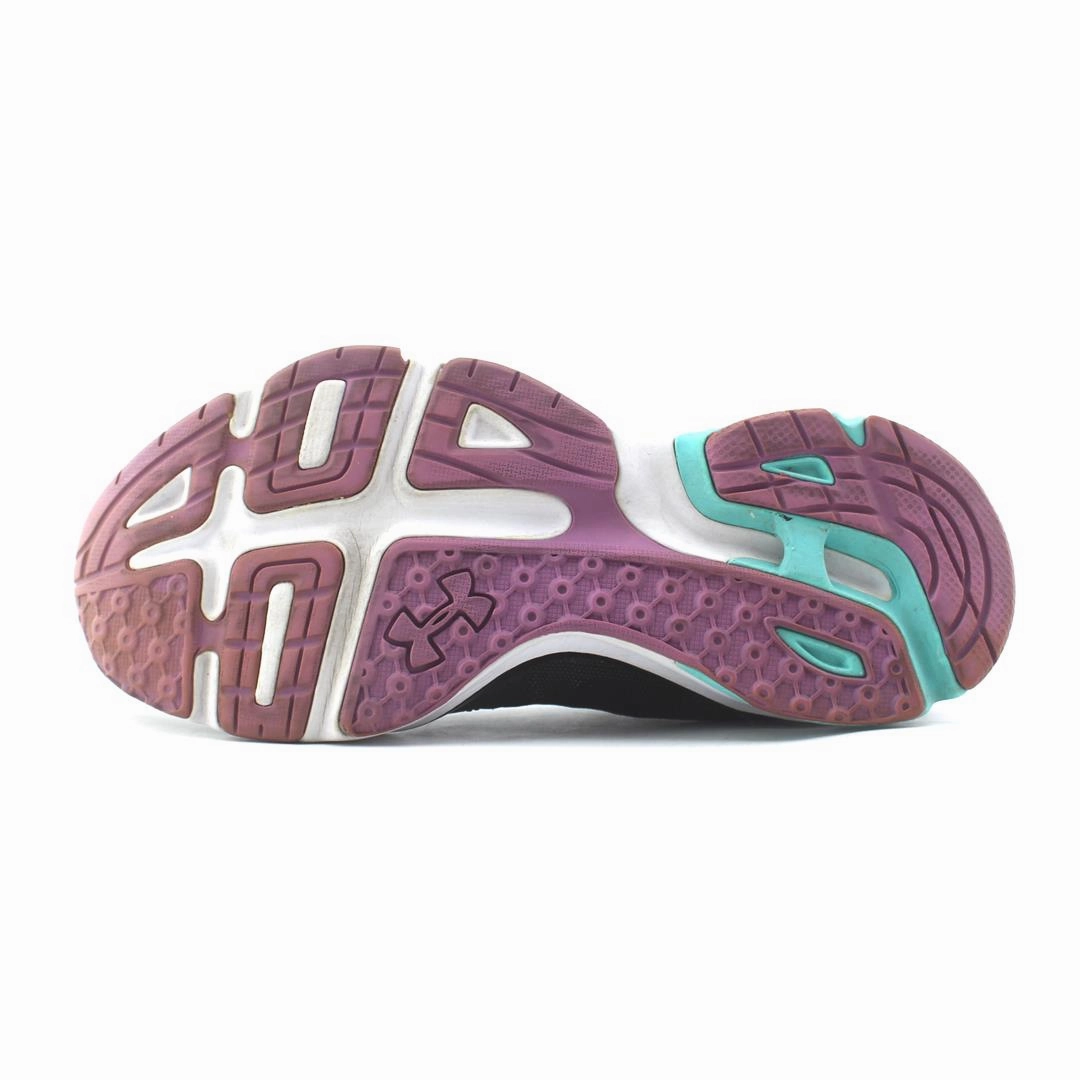 UNDER ARMOUR MICRO G Under Armour trainer close-ups