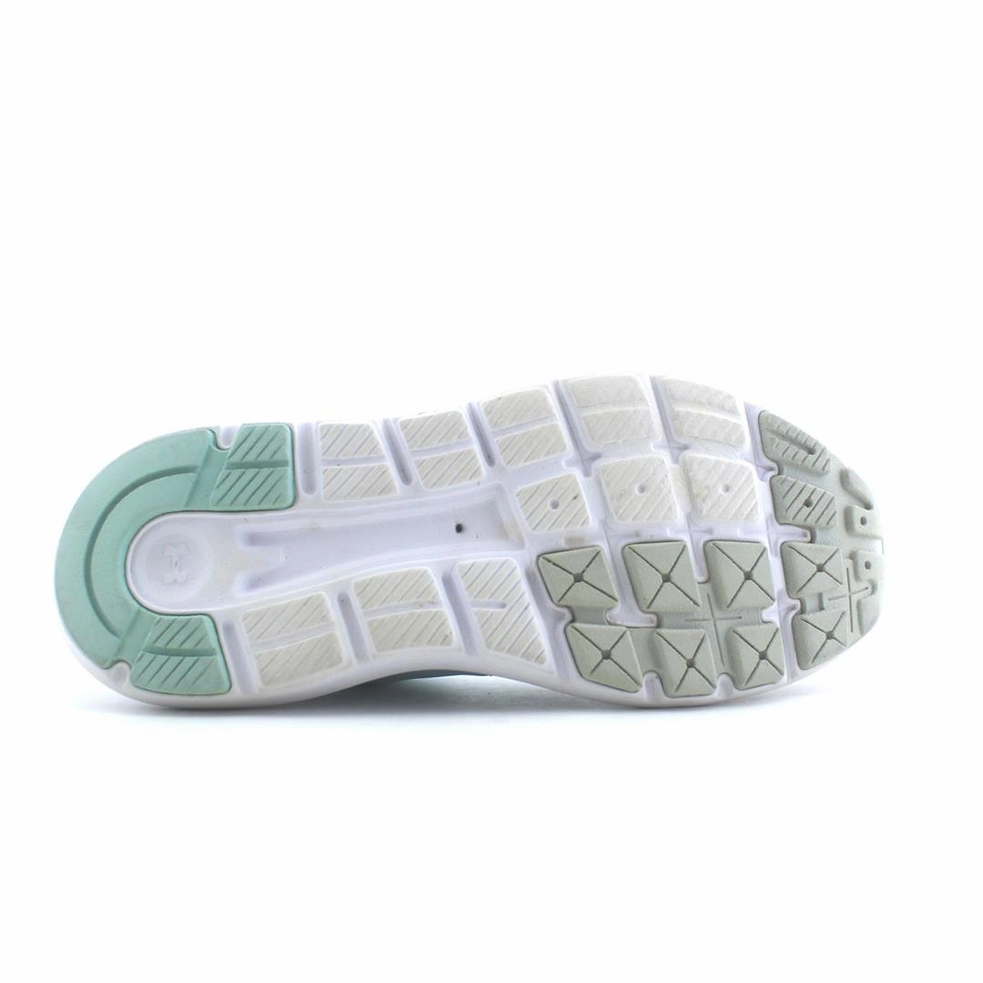 UNDER ARMOUR OUTHUSTLE Under Armour trainer close-ups