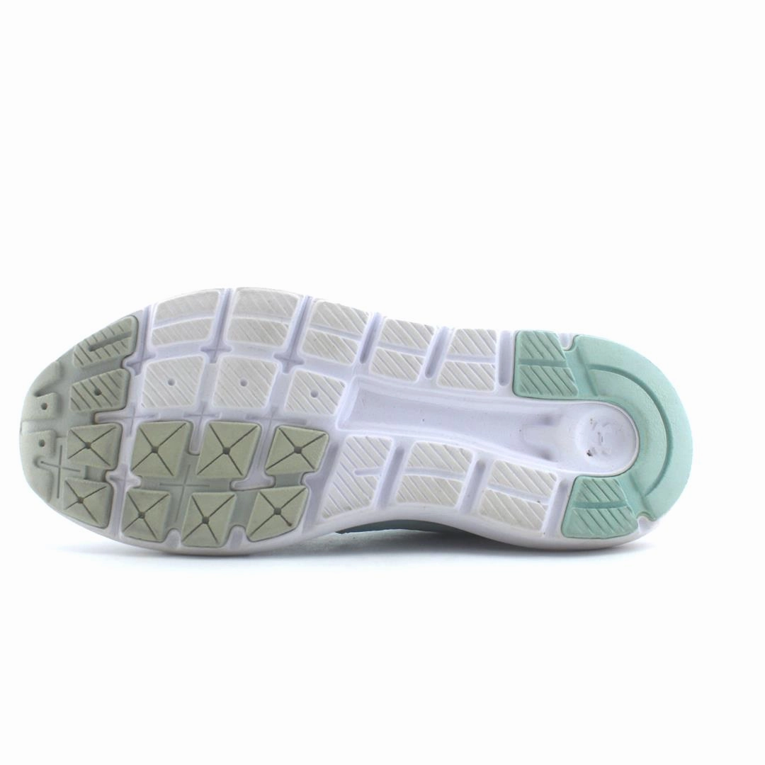 UNDER ARMOUR OUTHUSTLE Under Armour trainer close-ups