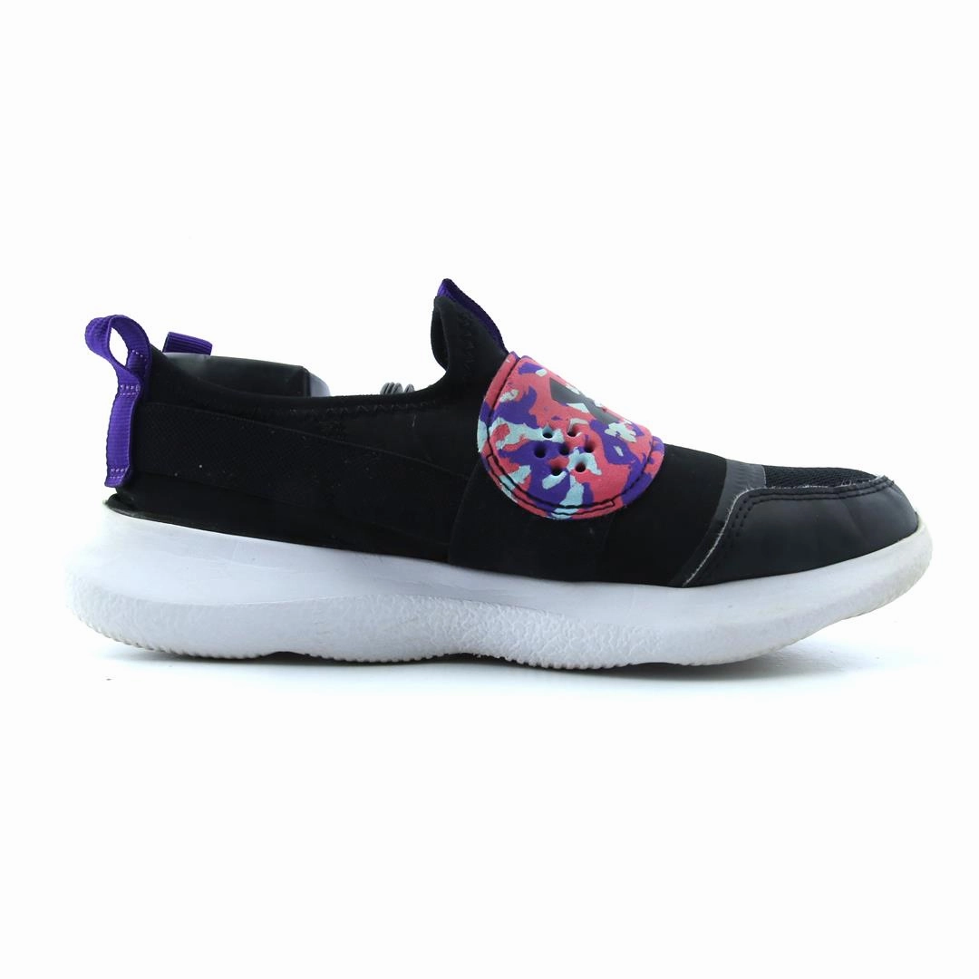 UNDER ARMOUR RUNPLAY CAMO Under Armour trainer close-ups