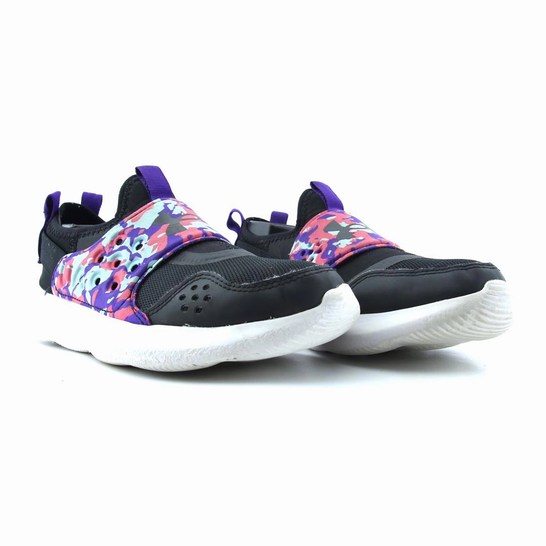 UNDER ARMOUR RUNPLAY CAMO Under Armour trainer close-ups