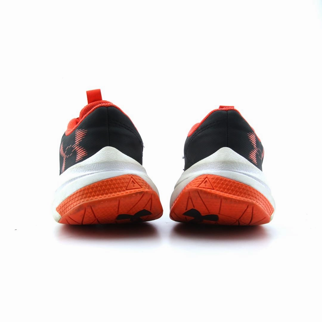 UNDER ARMOUR SCRAMJET 5 Under Armour trainer close-ups