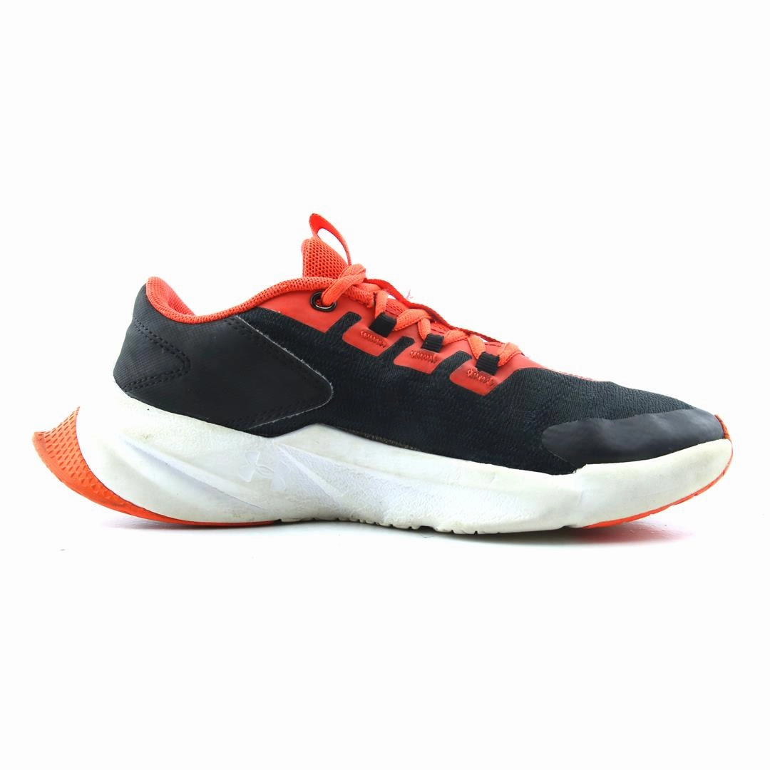 UNDER ARMOUR SCRAMJET 5 Under Armour trainer close-ups