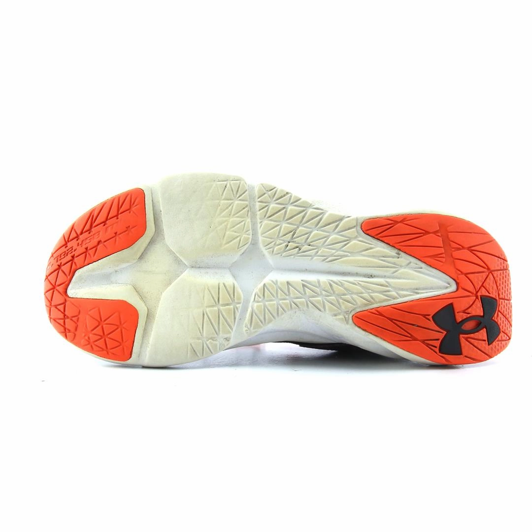 UNDER ARMOUR SCRAMJET 5 Under Armour trainer close-ups