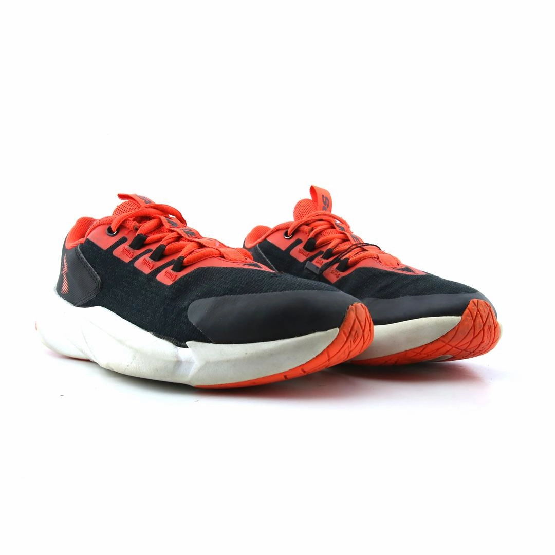 UNDER ARMOUR SCRAMJET 5 Under Armour trainer close-ups