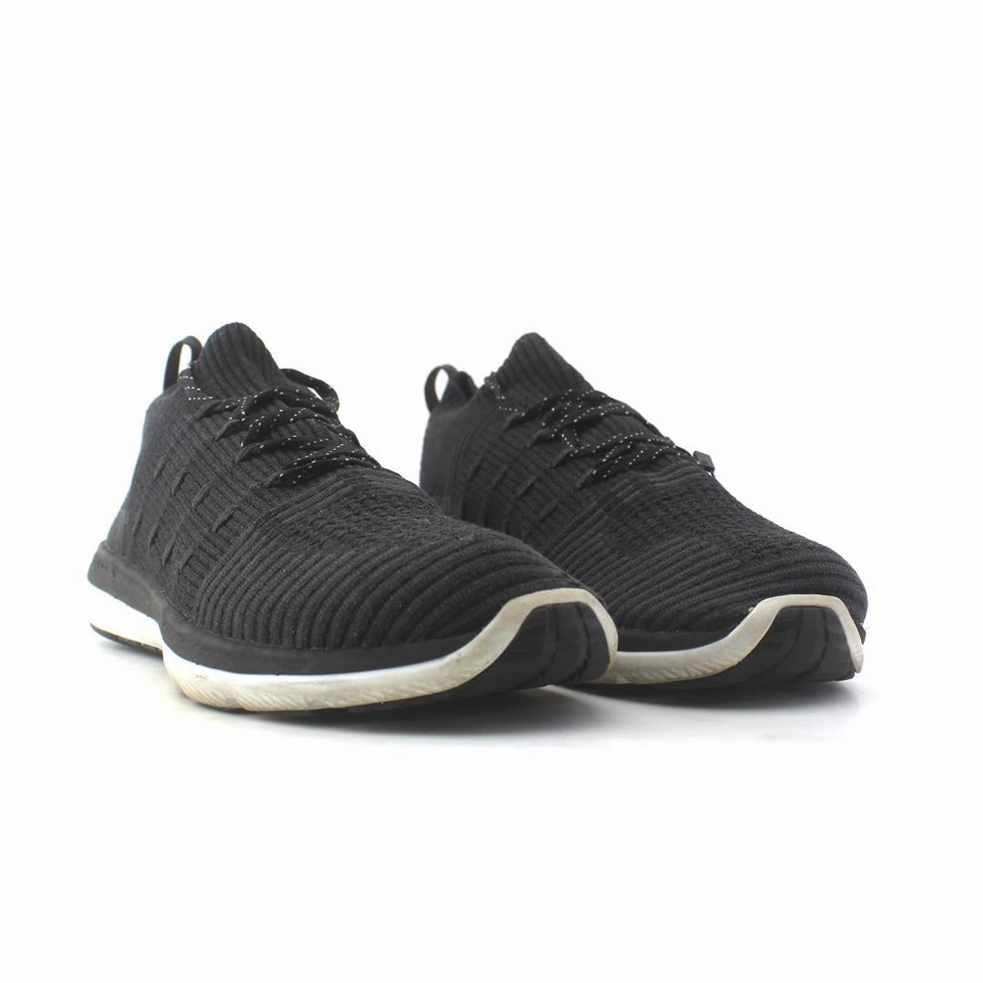 UNDER ARMOUR SLINGFLEX RISE Under Armour trainer close-ups