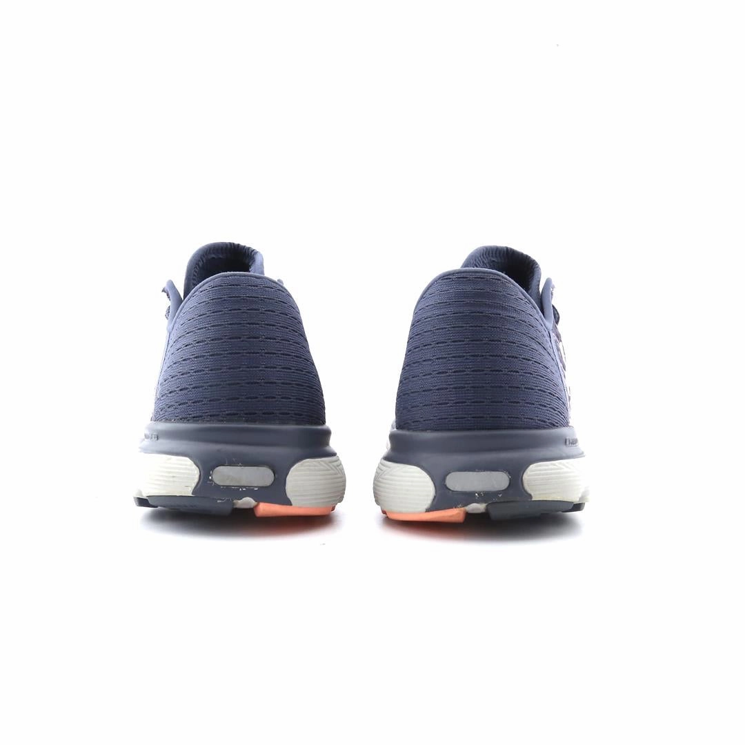 UNDER ARMOUR SPEEDFORM VELOCITI Under Armour trainer close-ups
