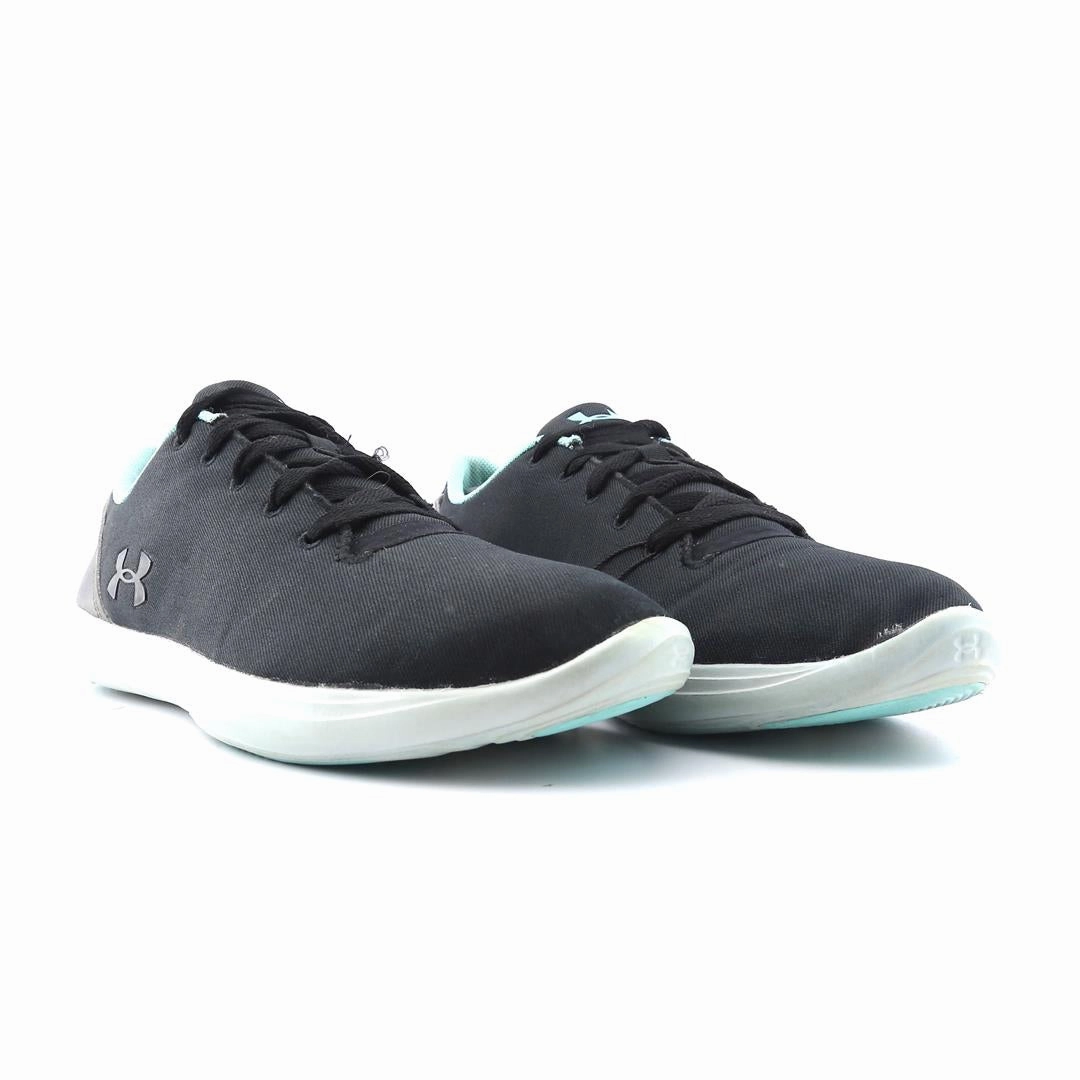 UNDER ARMOUR STREET PRECISION Under Armour trainer close-ups