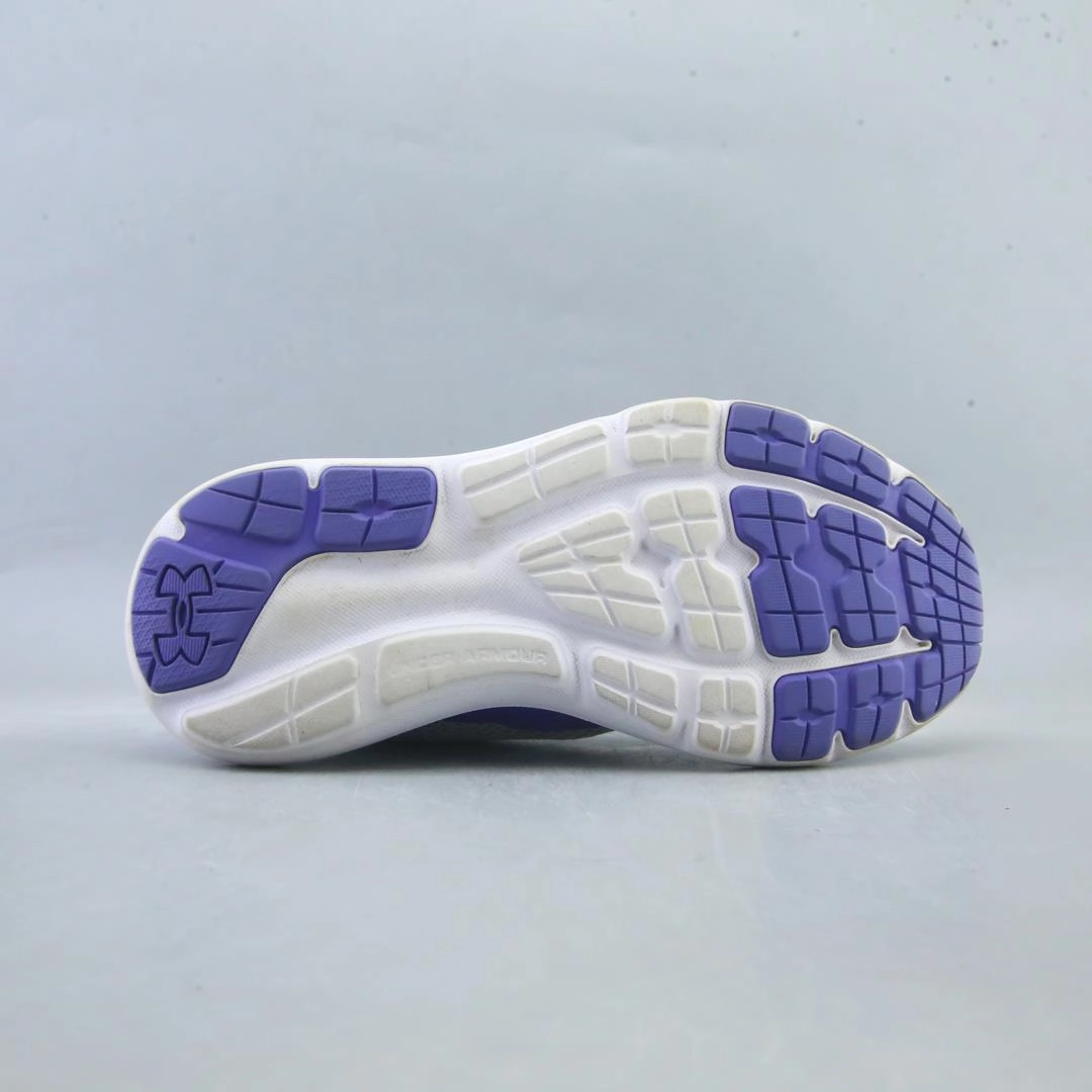 UNDER ARMOUR SURGE 3 Under Armour trainer close-ups
