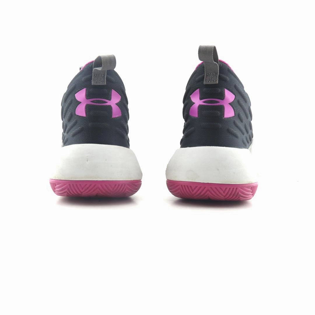 UNDER ARMOUR UA LIGHTNING 5 Under Armour trainer close-ups