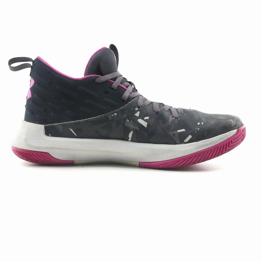 UNDER ARMOUR UA LIGHTNING 5 Under Armour trainer close-ups