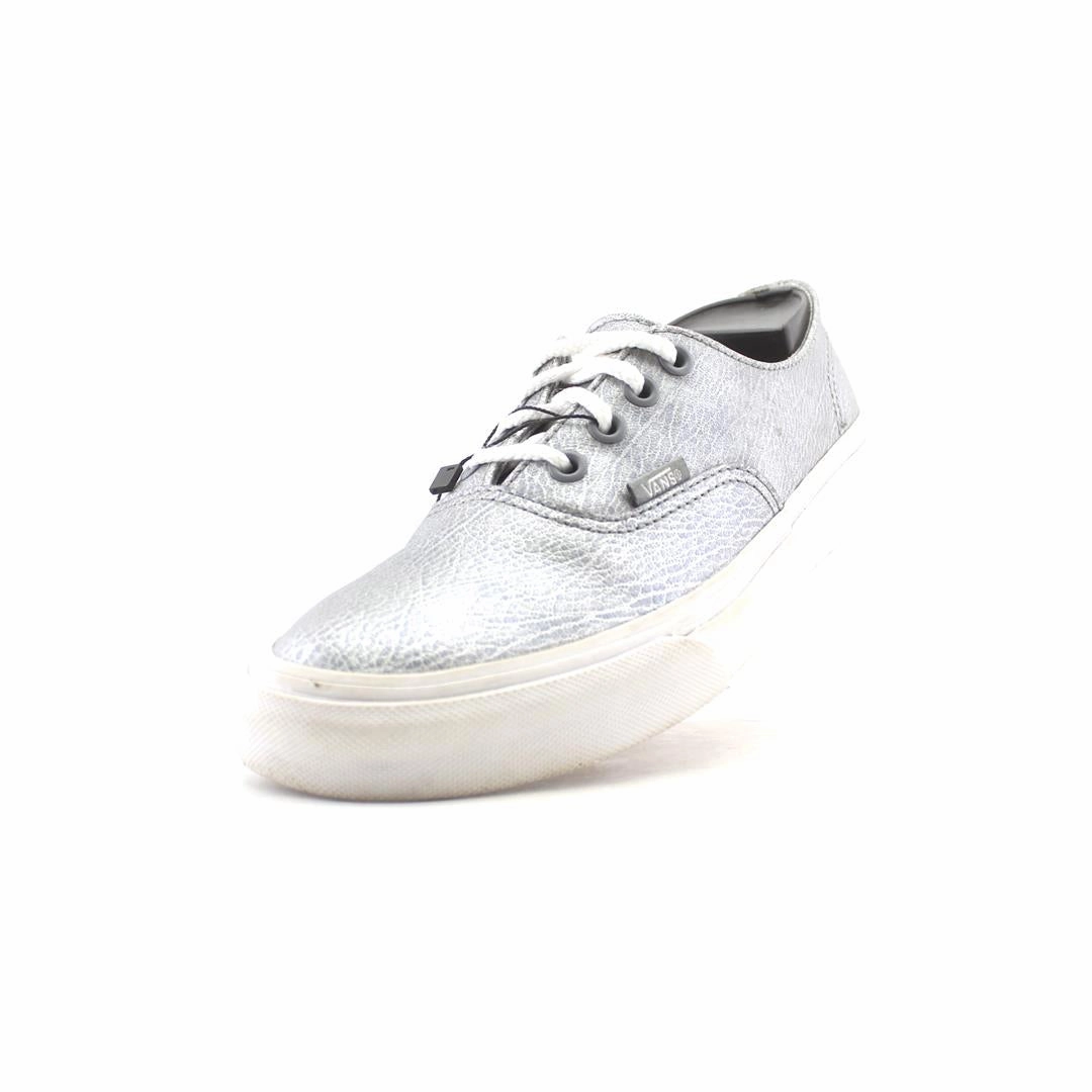 VANS AUTHENTIC LEATHER Vans casual shoe snapshots