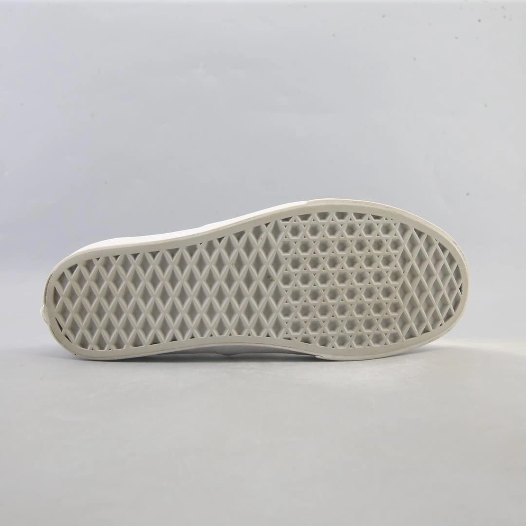 VANS AUTHENTIC Vans casual shoe snapshots