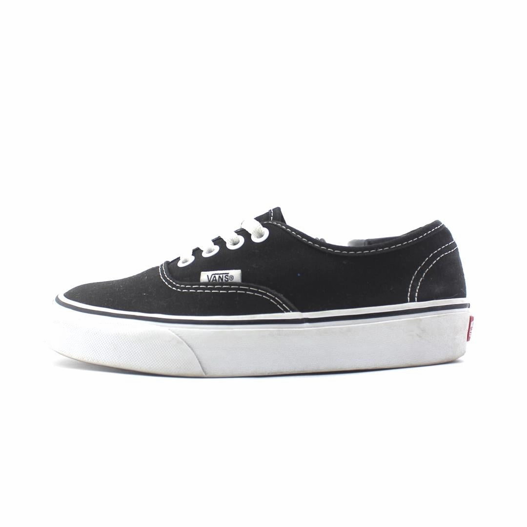 VANS AUTHENTIC Vans retro-inspired footwear styles