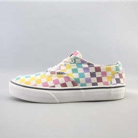 VANS AUTHENTIC Vans retro-inspired footwear styles